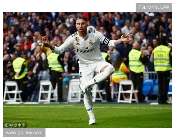 皇马VS贝蒂斯争议判罚频发，维尼修斯禁区倒地未获点球